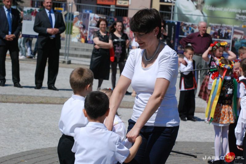 Wernisaż wystawy plenerowej "Święty Jan Paweł II i Rodzina"