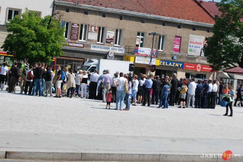 Wernisaż wystawy plenerowej "Święty Jan Paweł II i Rodzina"