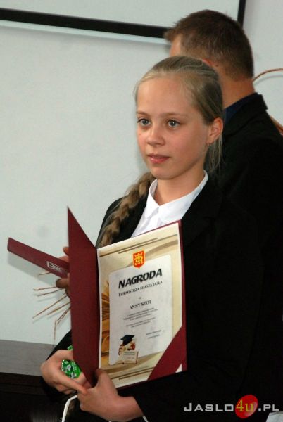 Rozdanie Nagród Burmistrza Miasta Jasła dla uzdolnionych uczniów jasielskich szkół