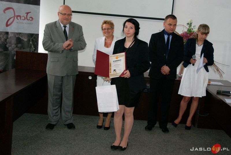 Rozdanie Nagród Burmistrza Miasta Jasła dla uzdolnionych uczniów jasielskich szkół