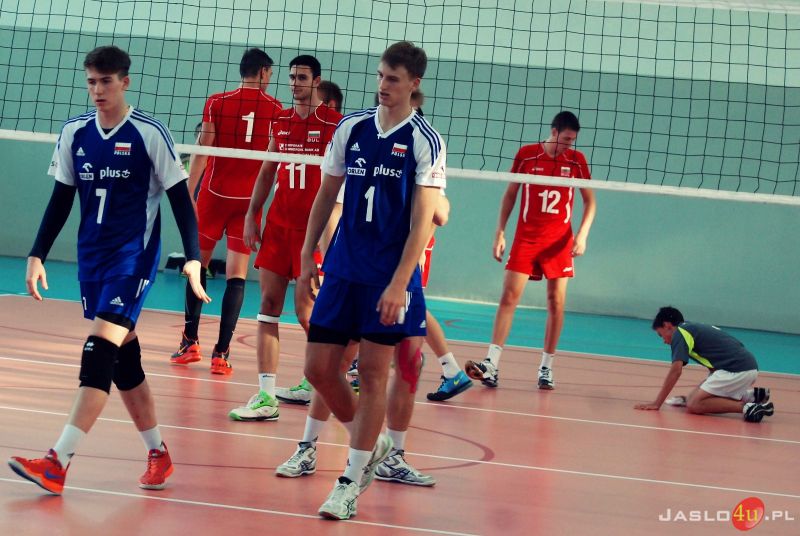 Polska - Bułgaria (mecz towarzyski juniorskich reprezentacji siatkarskich, hala MOSiR w Jaśle)