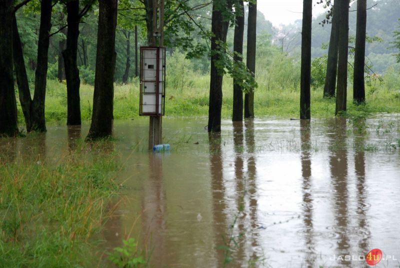 Sytuacja na rzekach i drogach w Majscowej, Dębowcu i Kątach (12.07., godz. 17-18)