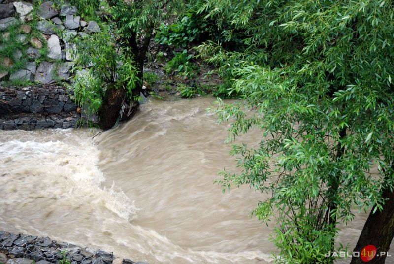 Sytuacja na rzekach i drogach w Majscowej, Dębowcu i Kątach (12.07., godz. 17-18)