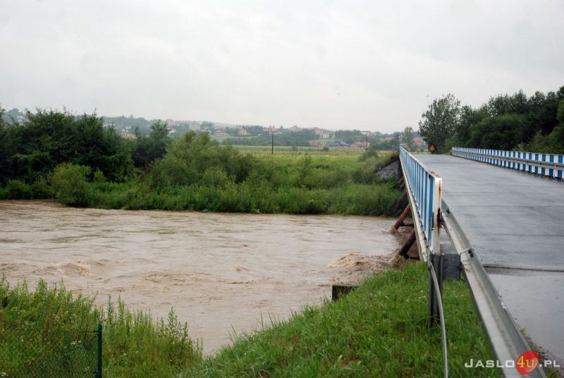 Sytuacja na rzekach i drogach w Majscowej, Dębowcu i Kątach (12.07., godz. 17-18)