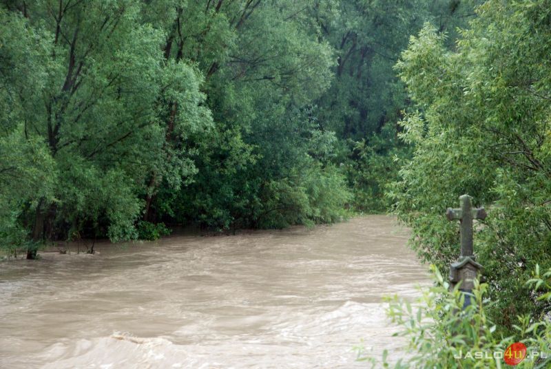Sytuacja na rzekach i drogach w Majscowej, Dębowcu i Kątach (12.07., godz. 17-18)