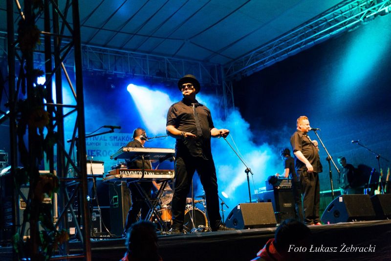 Koncert Czarno-Czarnych na VI Festiwalu Smaków Regionalnych "Pierogi" w Tarnowcu