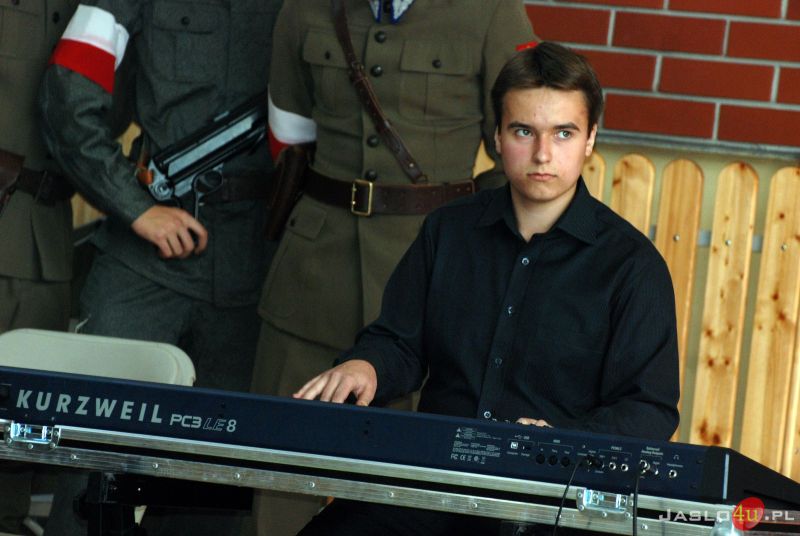 Akademia w II LO w Jaśle z okazji 75. rocznicy utworzenia Polskiego Państwa Podziemnego