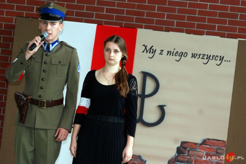 Akademia w II LO w Jaśle z okazji 75. rocznicy utworzenia Polskiego Państwa Podziemnego
