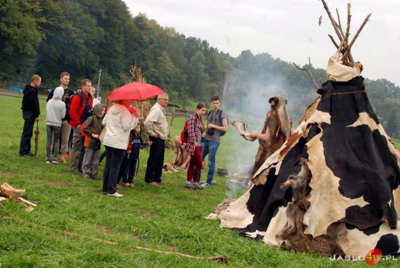"Bez epoki kamienia nie byłoby naszego istnienia" - impreza plenerowa w Karpackiej Troi