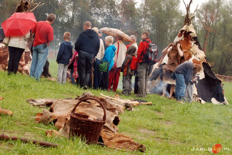 "Bez epoki kamienia nie byłoby naszego istnienia" - impreza plenerowa w Karpackiej Troi