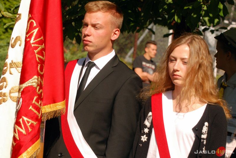 Odsłonięcie obelisku ku czci gen. J. Hallera przy ZS w Trzcinicy