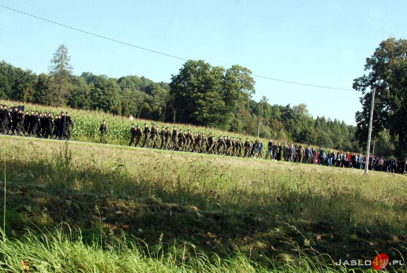 Odsłonięcie obelisku ku czci gen. J. Hallera przy ZS w Trzcinicy