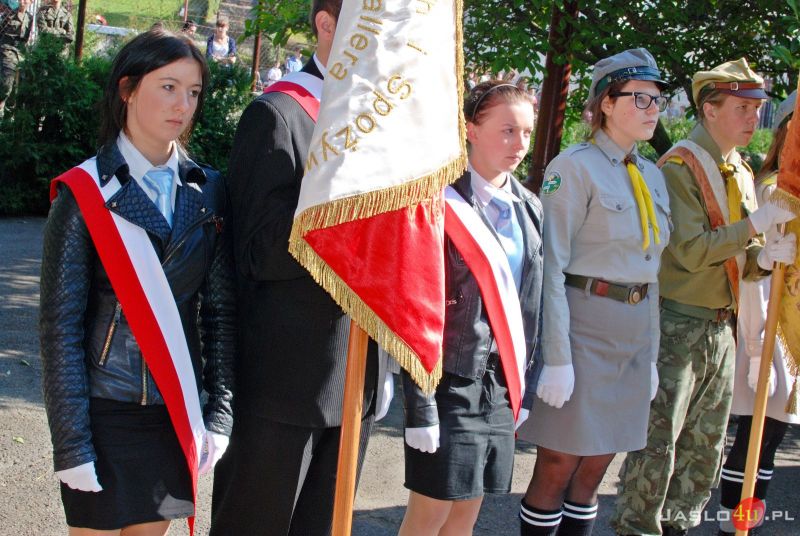 Odsłonięcie obelisku ku czci gen. J. Hallera przy ZS w Trzcinicy