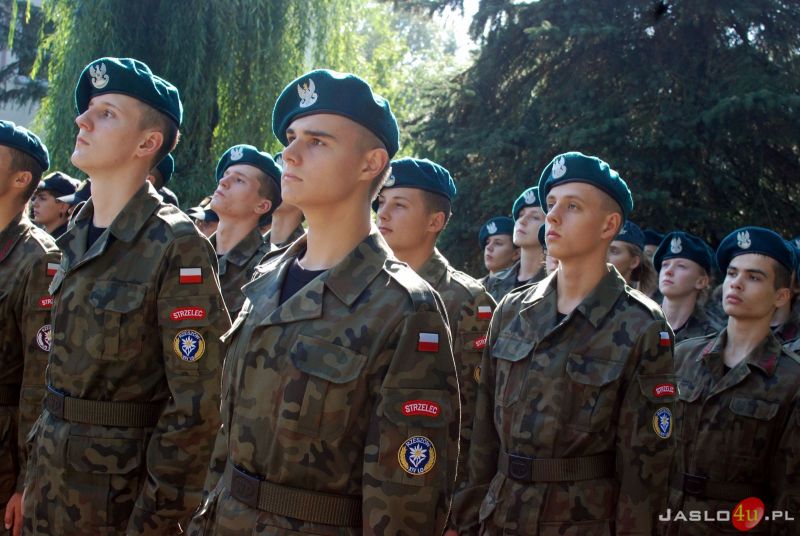 Odsłonięcie obelisku ku czci gen. J. Hallera przy ZS w Trzcinicy