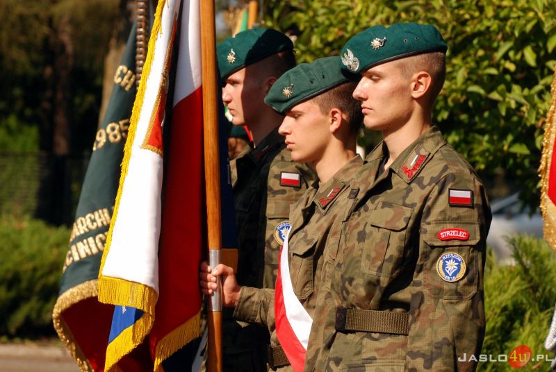 Odsłonięcie obelisku ku czci gen. J. Hallera przy ZS w Trzcinicy