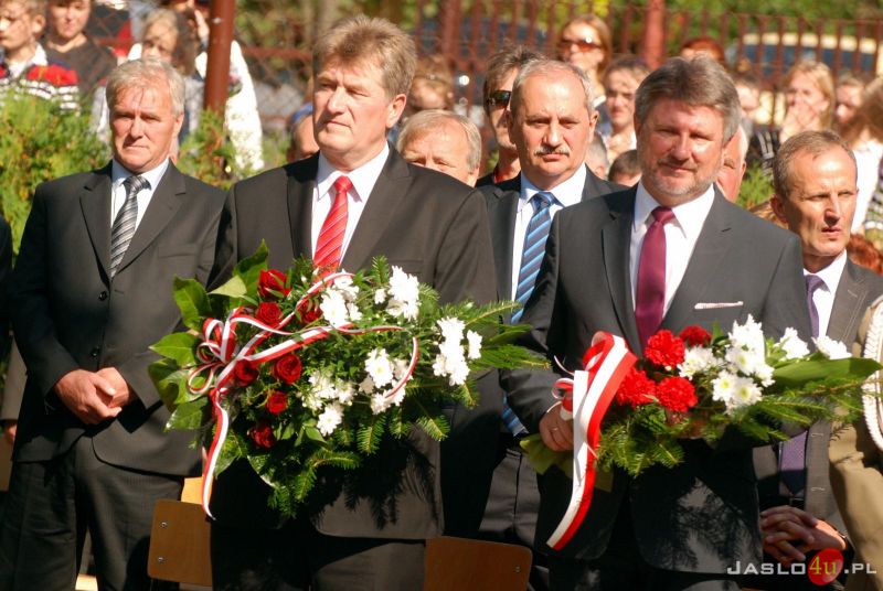 Odsłonięcie obelisku ku czci gen. J. Hallera przy ZS w Trzcinicy