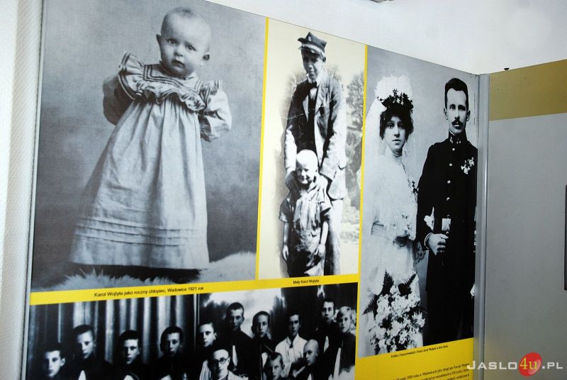 Mobilne Muzeum Jana Pawła II na płycie jasielskiego rynku