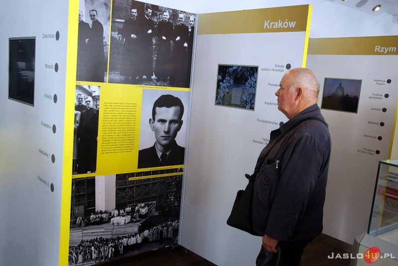 Mobilne Muzeum Jana Pawła II na płycie jasielskiego rynku
