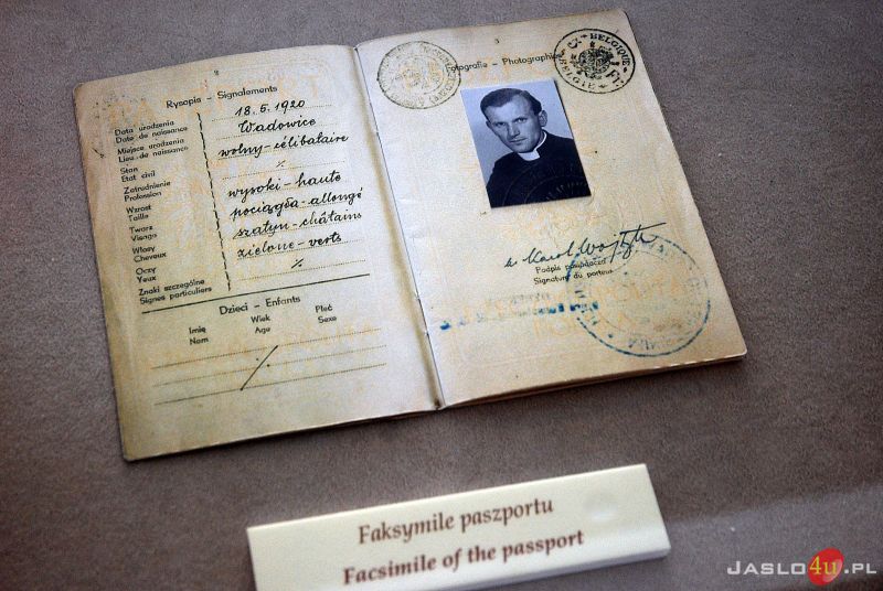 Mobilne Muzeum Jana Pawła II na płycie jasielskiego rynku