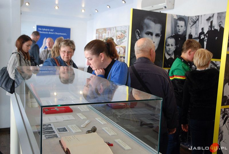 Mobilne Muzeum Jana Pawła II na płycie jasielskiego rynku