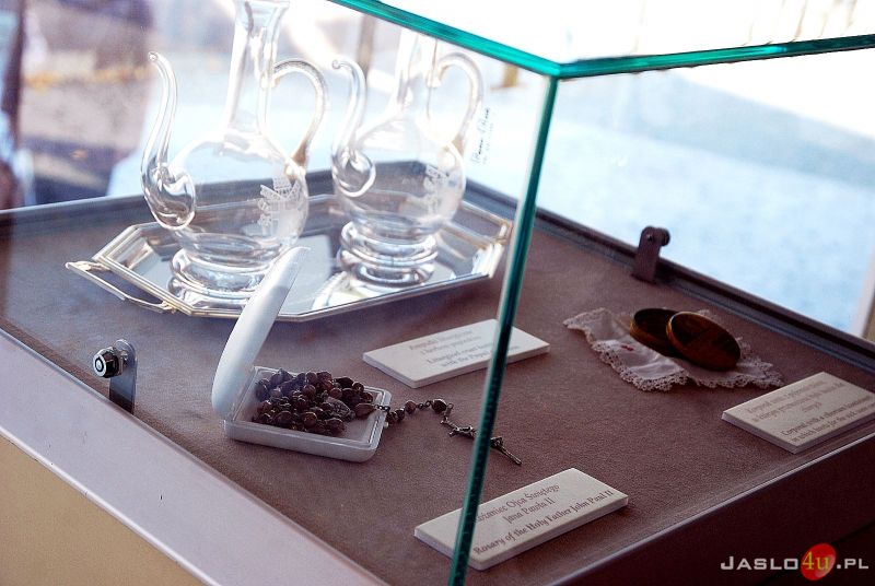 Mobilne Muzeum Jana Pawła II na płycie jasielskiego rynku