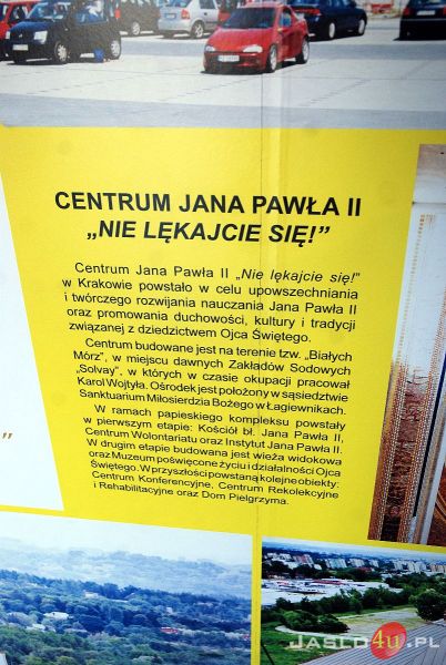 Mobilne Muzeum Jana Pawła II na płycie jasielskiego rynku