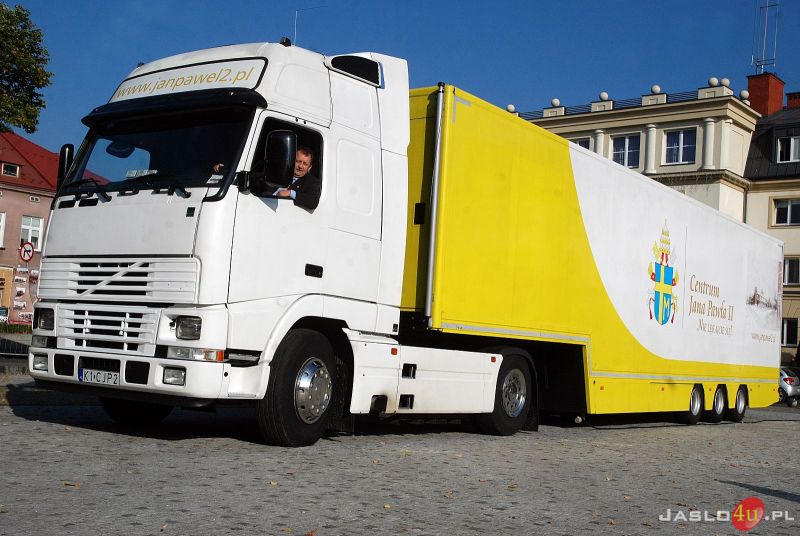Mobilne Muzeum Jana Pawła II na płycie jasielskiego rynku