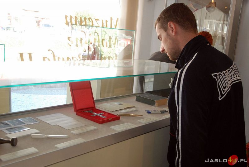 Mobilne Muzeum Jana Pawła II na płycie jasielskiego rynku