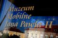 Mobilne Muzeum Jana Pawła II na płycie jasielskiego rynku