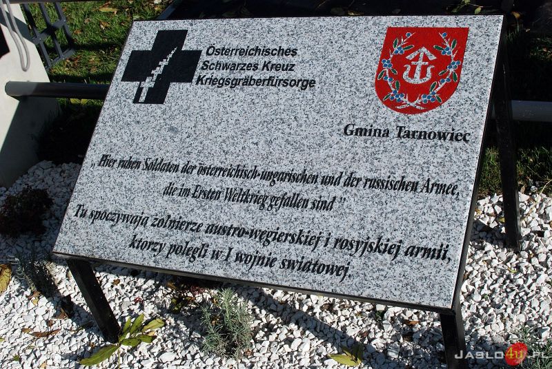 Uroczystość poświęcenia odnowionego cmentarza wojskowego w Tarnowcu