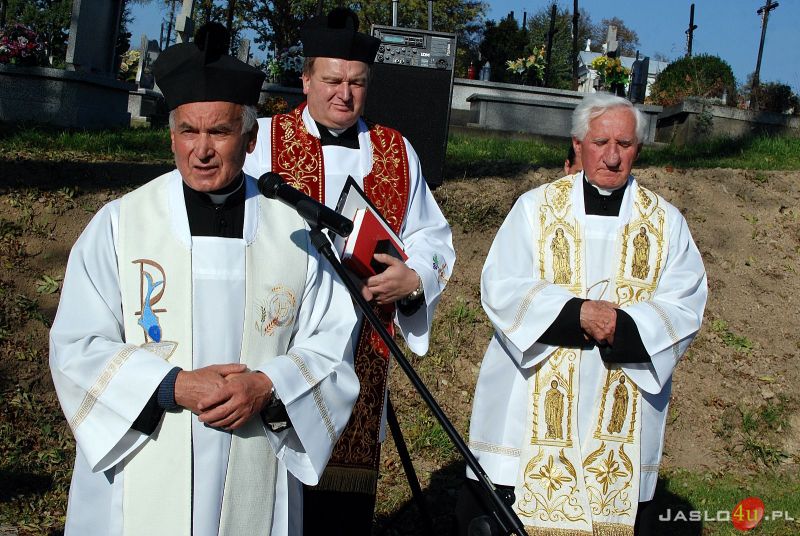 Uroczystość poświęcenia odnowionego cmentarza wojskowego w Tarnowcu