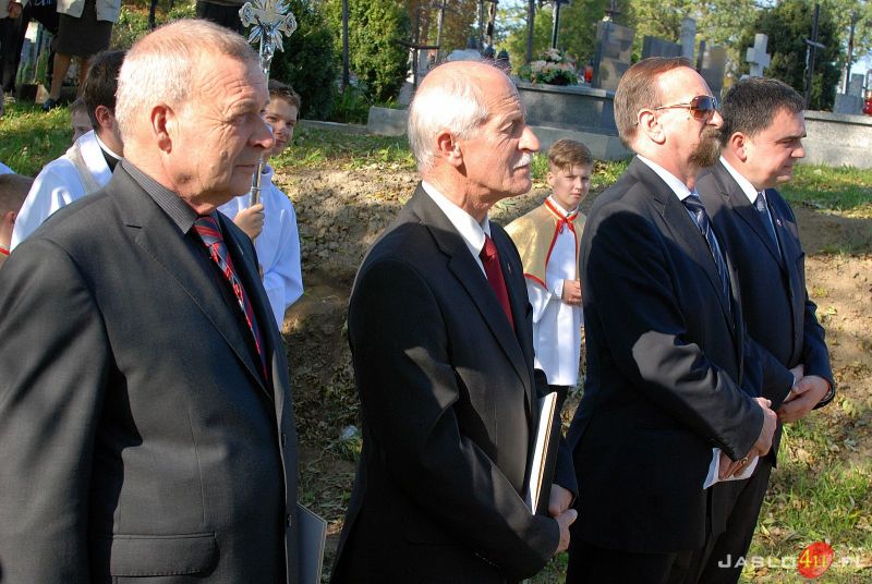 Uroczystość poświęcenia odnowionego cmentarza wojskowego w Tarnowcu
