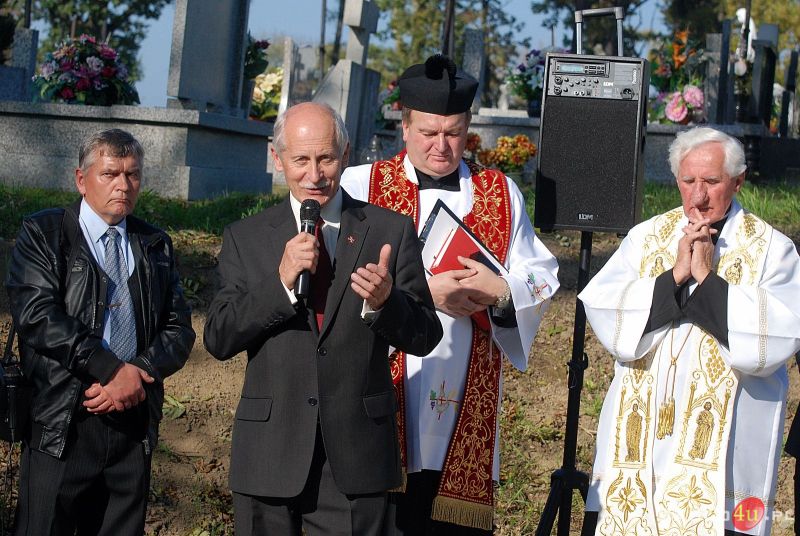Uroczystość poświęcenia odnowionego cmentarza wojskowego w Tarnowcu