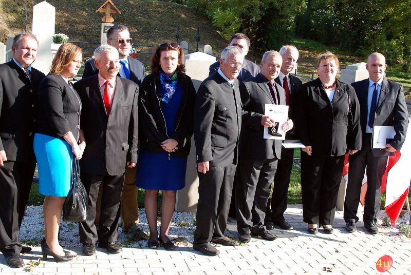 Uroczystość poświęcenia odnowionego cmentarza wojskowego w Tarnowcu