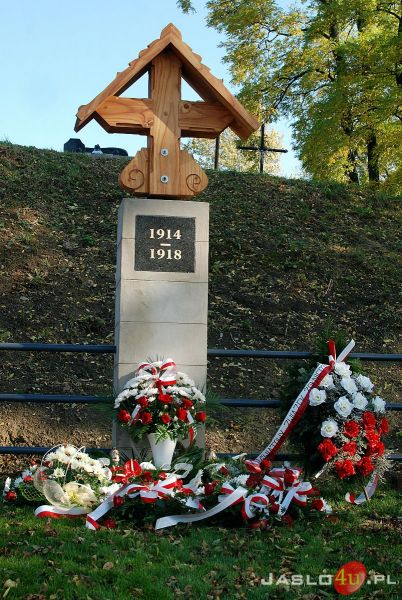 Uroczystość poświęcenia odnowionego cmentarza wojskowego w Tarnowcu