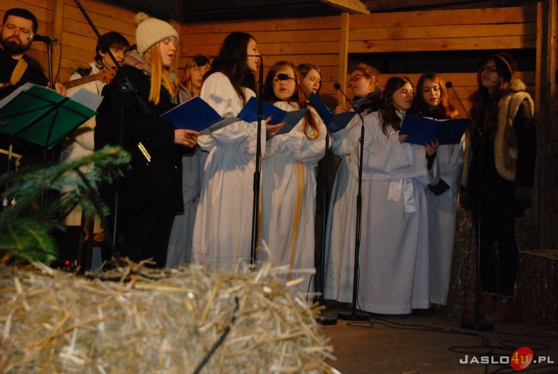 Żywa szopka i jasełka przy kościele oo. Franciszkanów