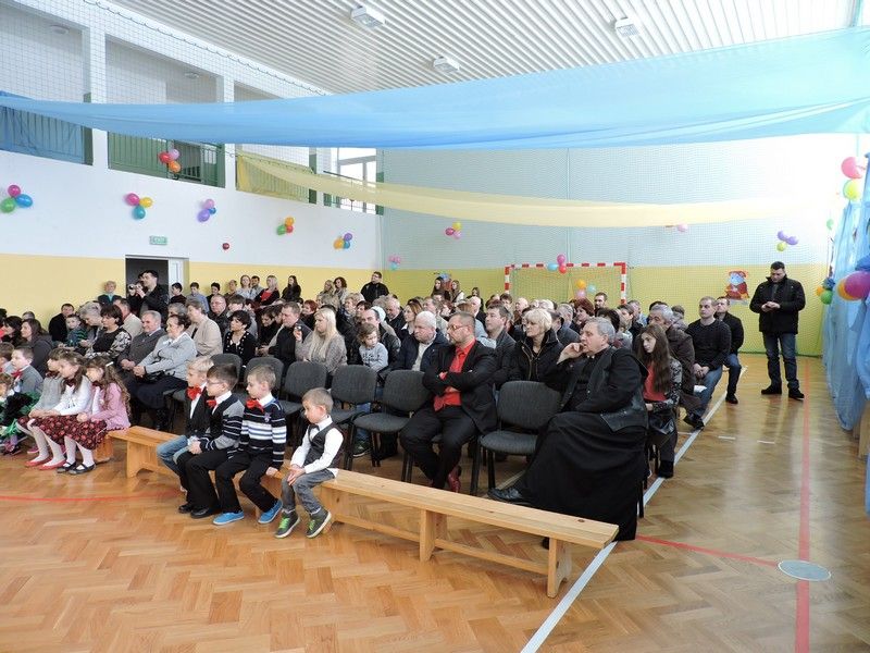 Wielopokoleniowa zabawa choinkowa  w Zespole Szkół Społecznych w Lipnicy Dolnej