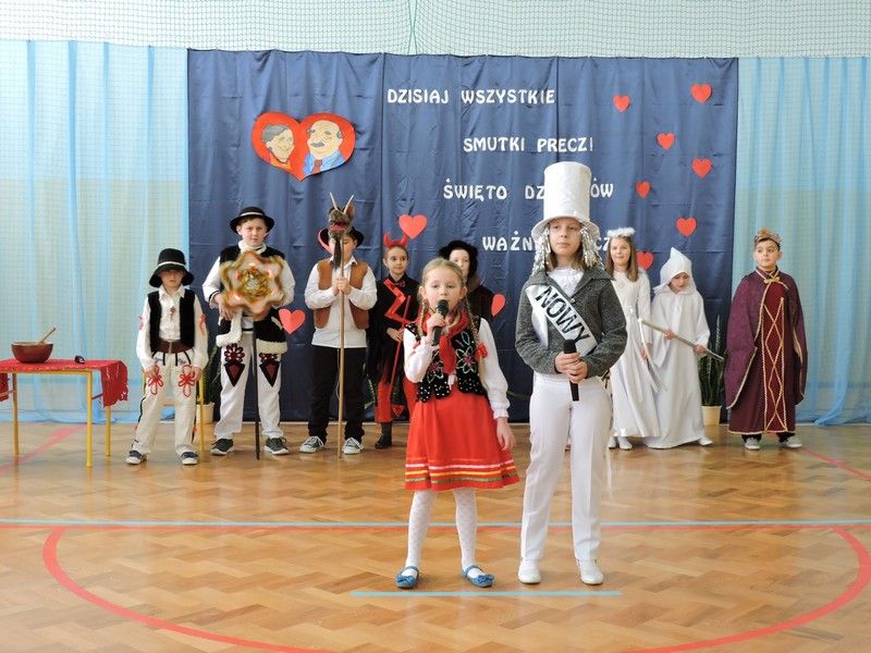 Wielopokoleniowa zabawa choinkowa  w Zespole Szkół Społecznych w Lipnicy Dolnej