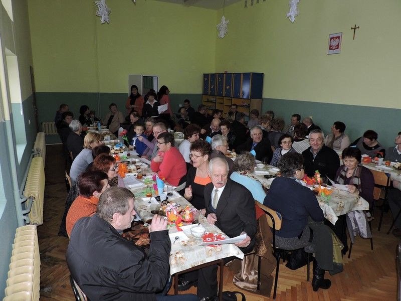 Wielopokoleniowa zabawa choinkowa  w Zespole Szkół Społecznych w Lipnicy Dolnej