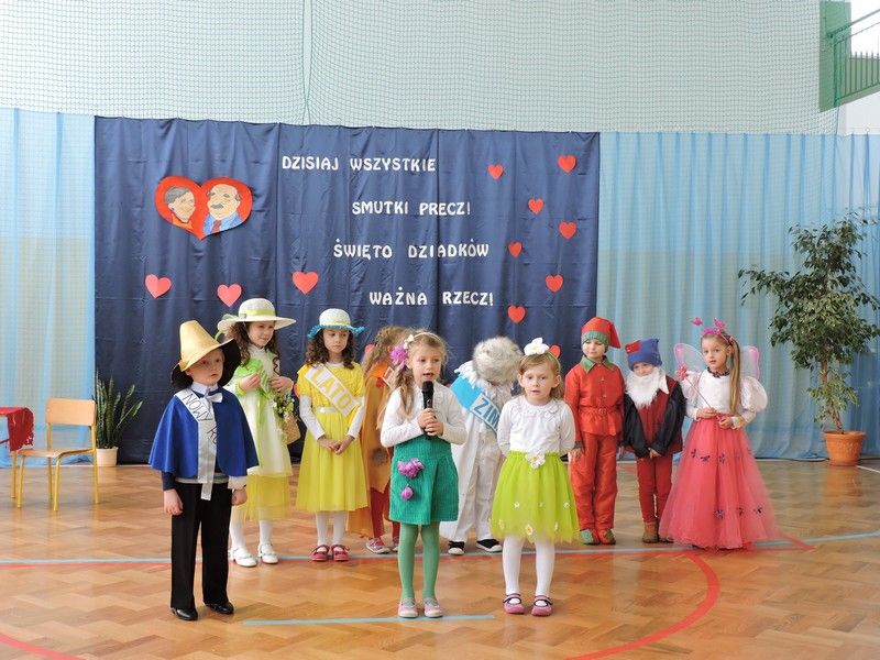 Wielopokoleniowa zabawa choinkowa  w Zespole Szkół Społecznych w Lipnicy Dolnej