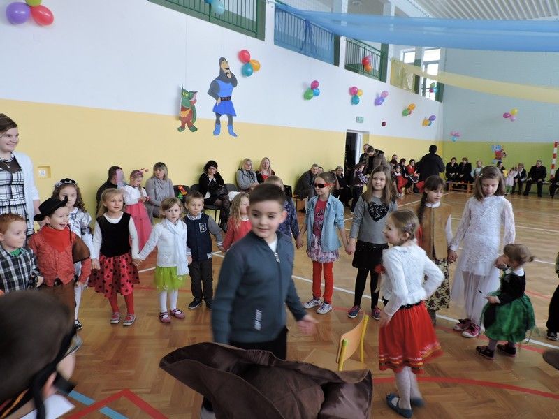 Wielopokoleniowa zabawa choinkowa  w Zespole Szkół Społecznych w Lipnicy Dolnej