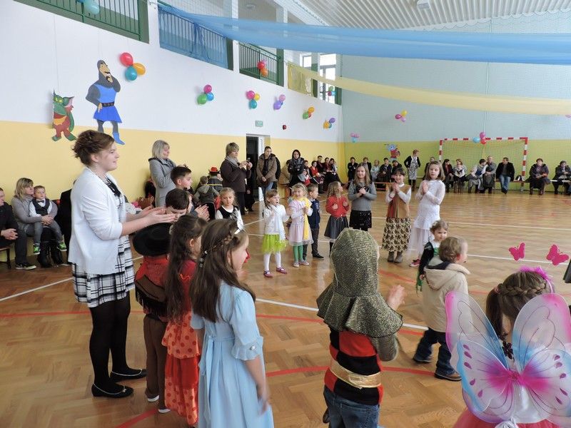 Wielopokoleniowa zabawa choinkowa  w Zespole Szkół Społecznych w Lipnicy Dolnej