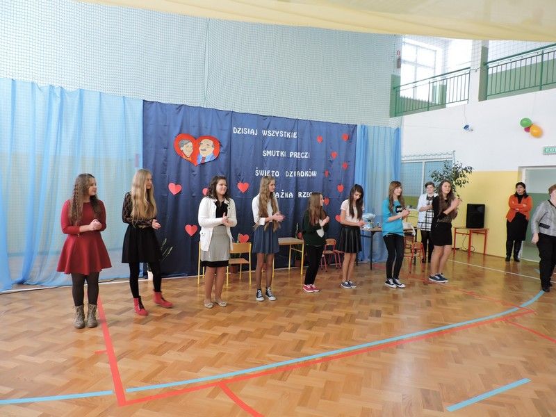 Wielopokoleniowa zabawa choinkowa  w Zespole Szkół Społecznych w Lipnicy Dolnej