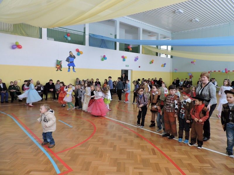 Wielopokoleniowa zabawa choinkowa  w Zespole Szkół Społecznych w Lipnicy Dolnej