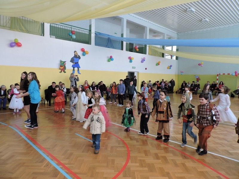Wielopokoleniowa zabawa choinkowa  w Zespole Szkół Społecznych w Lipnicy Dolnej