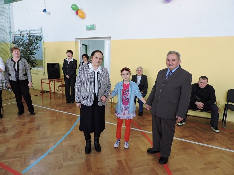 Wielopokoleniowa zabawa choinkowa  w Zespole Szkół Społecznych w Lipnicy Dolnej