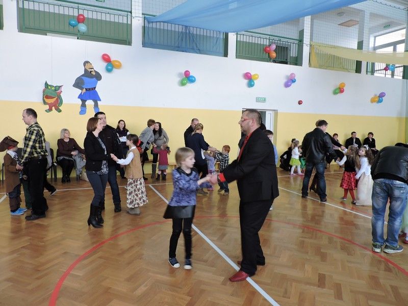 Wielopokoleniowa zabawa choinkowa  w Zespole Szkół Społecznych w Lipnicy Dolnej