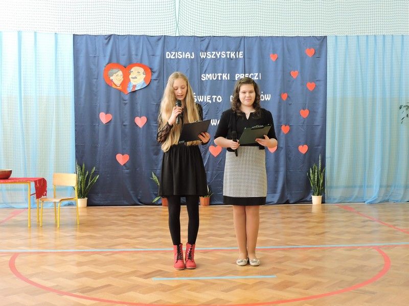Wielopokoleniowa zabawa choinkowa  w Zespole Szkół Społecznych w Lipnicy Dolnej