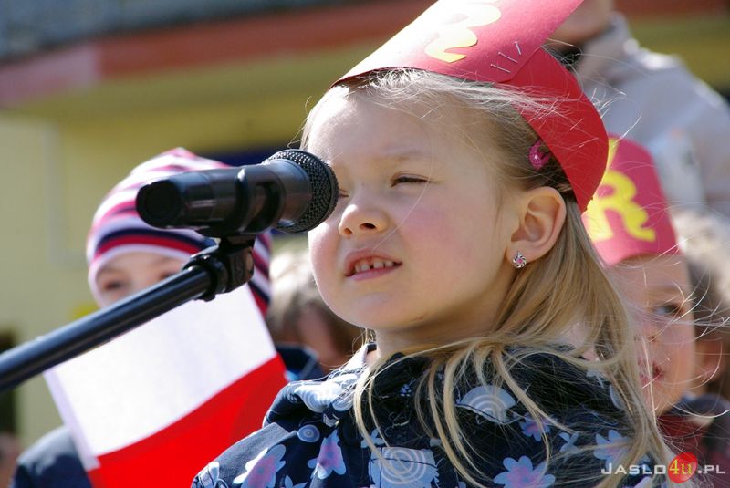 Korowód przedszkolaków z okazji 650 lecia Nadania Praw Miejskich Miastu Jasłu