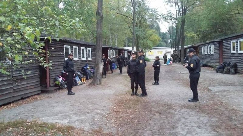 Uczniowie klas mundurowych Liceum Ogólnokształcącego w Kołaczycach w Żaganiu